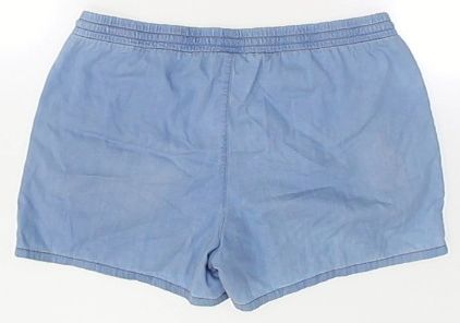 Women M Shorts